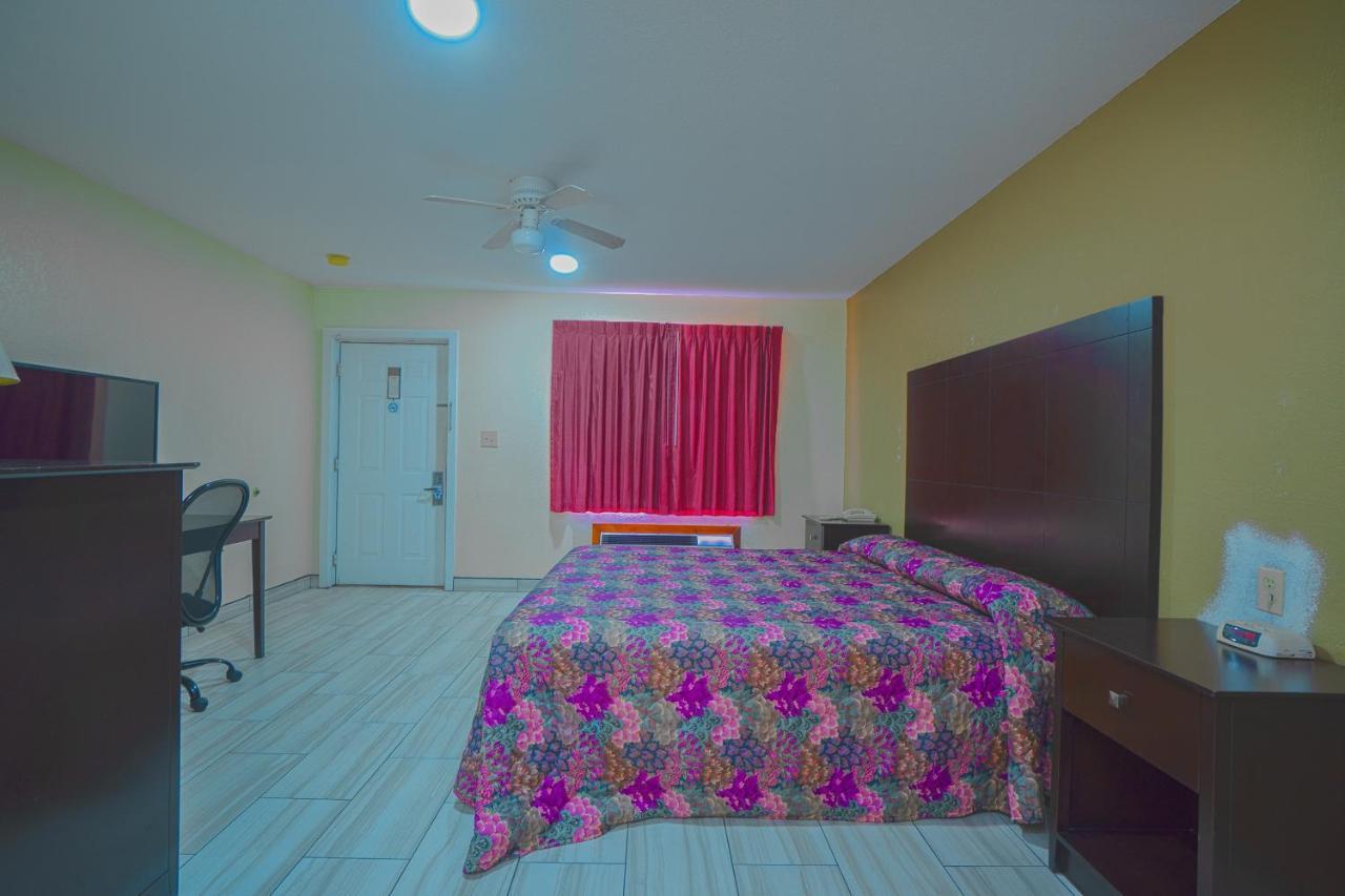 Texas Inn San Benito Near Harlingen Экстерьер фото