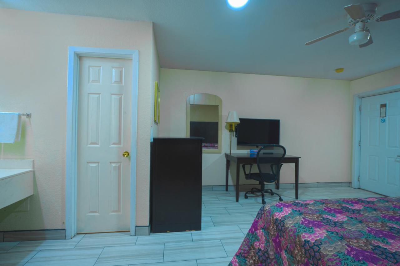 Texas Inn San Benito Near Harlingen Экстерьер фото