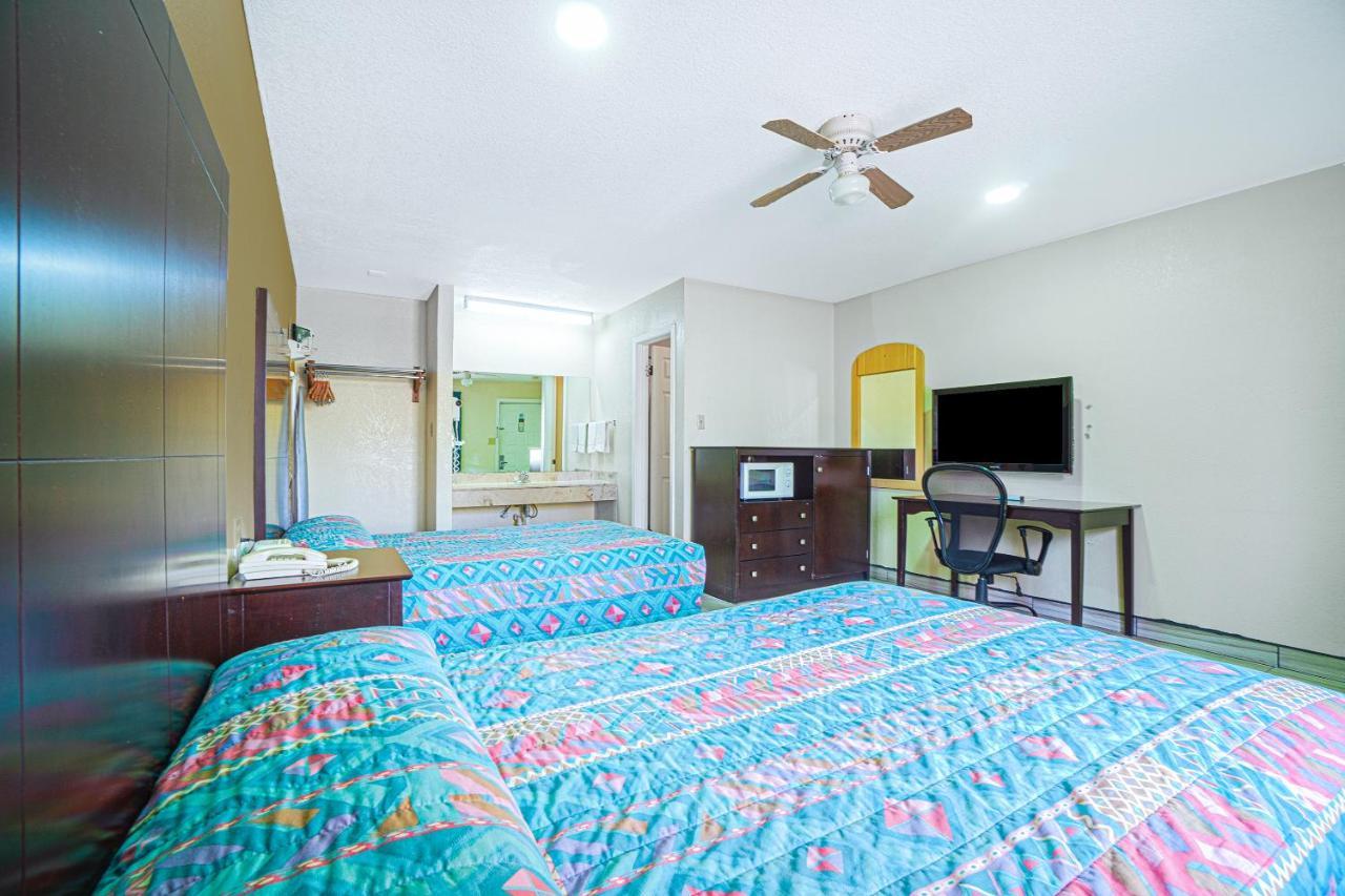 Texas Inn San Benito Near Harlingen Экстерьер фото