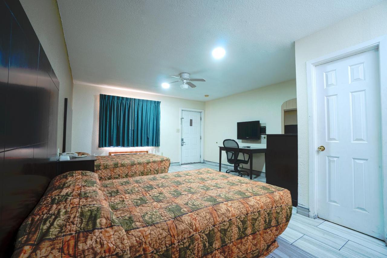 Texas Inn San Benito Near Harlingen Экстерьер фото