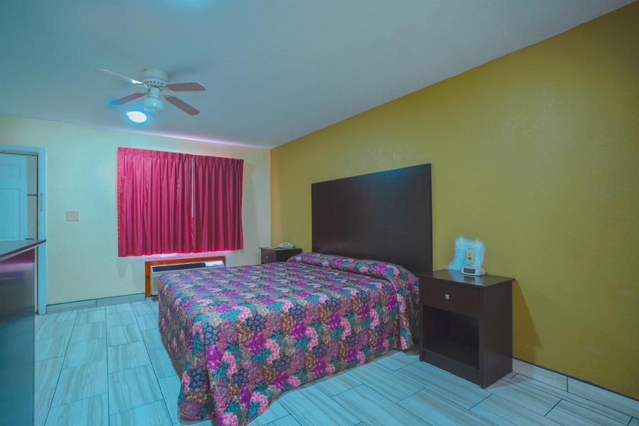 Texas Inn San Benito Near Harlingen Экстерьер фото