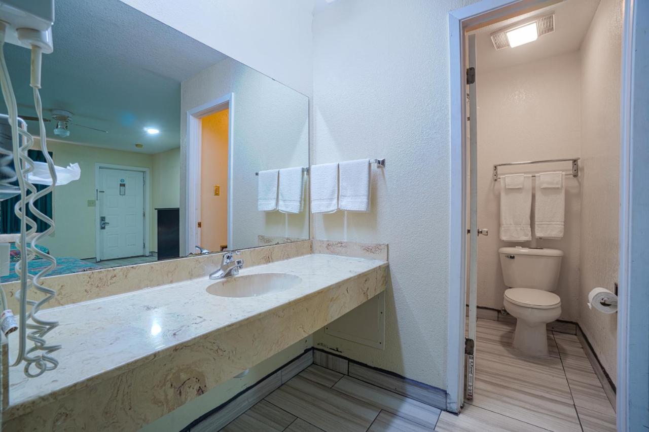 Texas Inn San Benito Near Harlingen Экстерьер фото