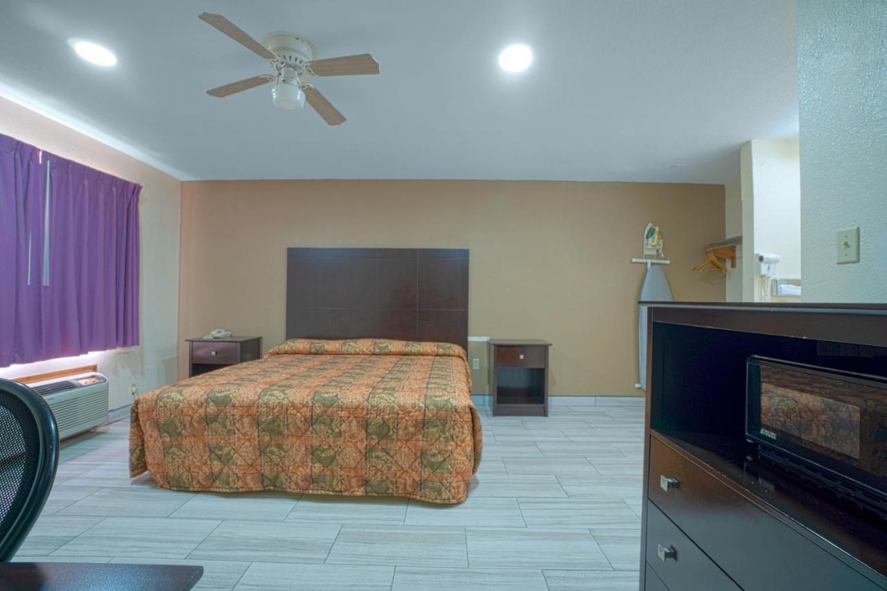 Texas Inn San Benito Near Harlingen Экстерьер фото