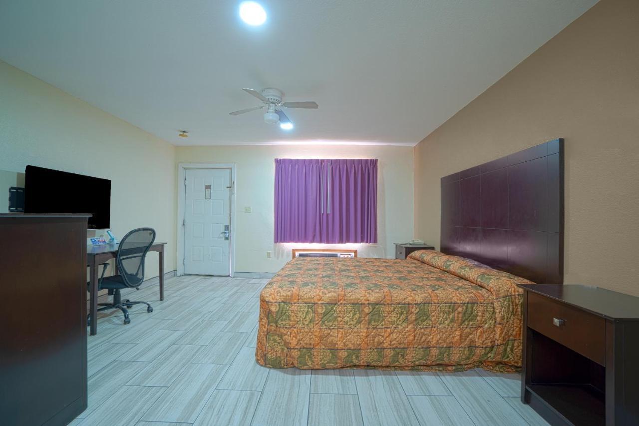 Texas Inn San Benito Near Harlingen Экстерьер фото