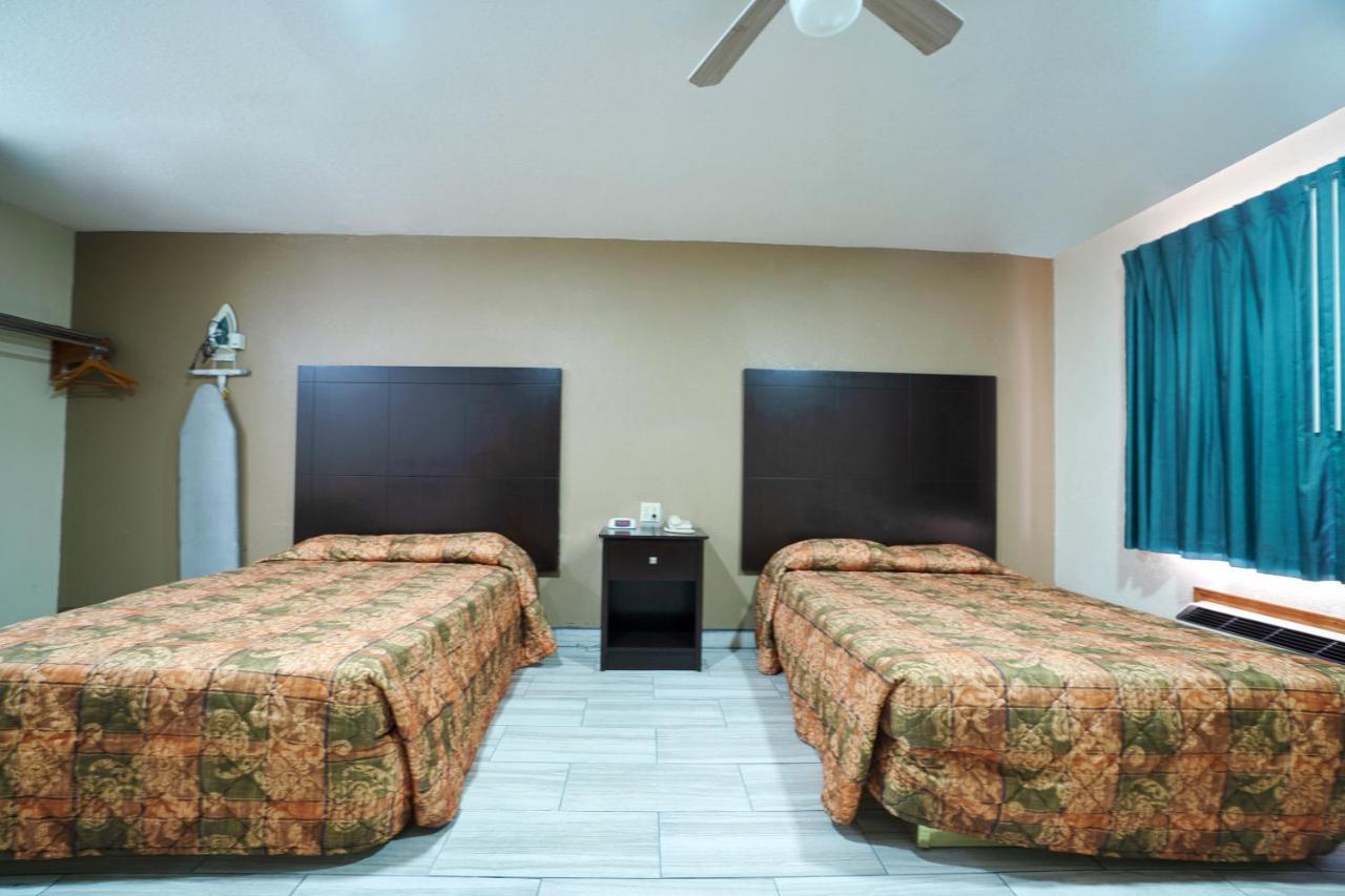 Texas Inn San Benito Near Harlingen Экстерьер фото