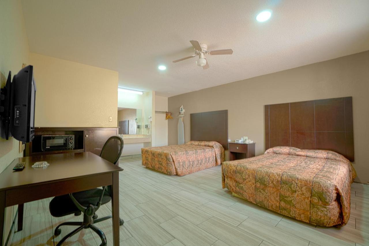 Texas Inn San Benito Near Harlingen Экстерьер фото