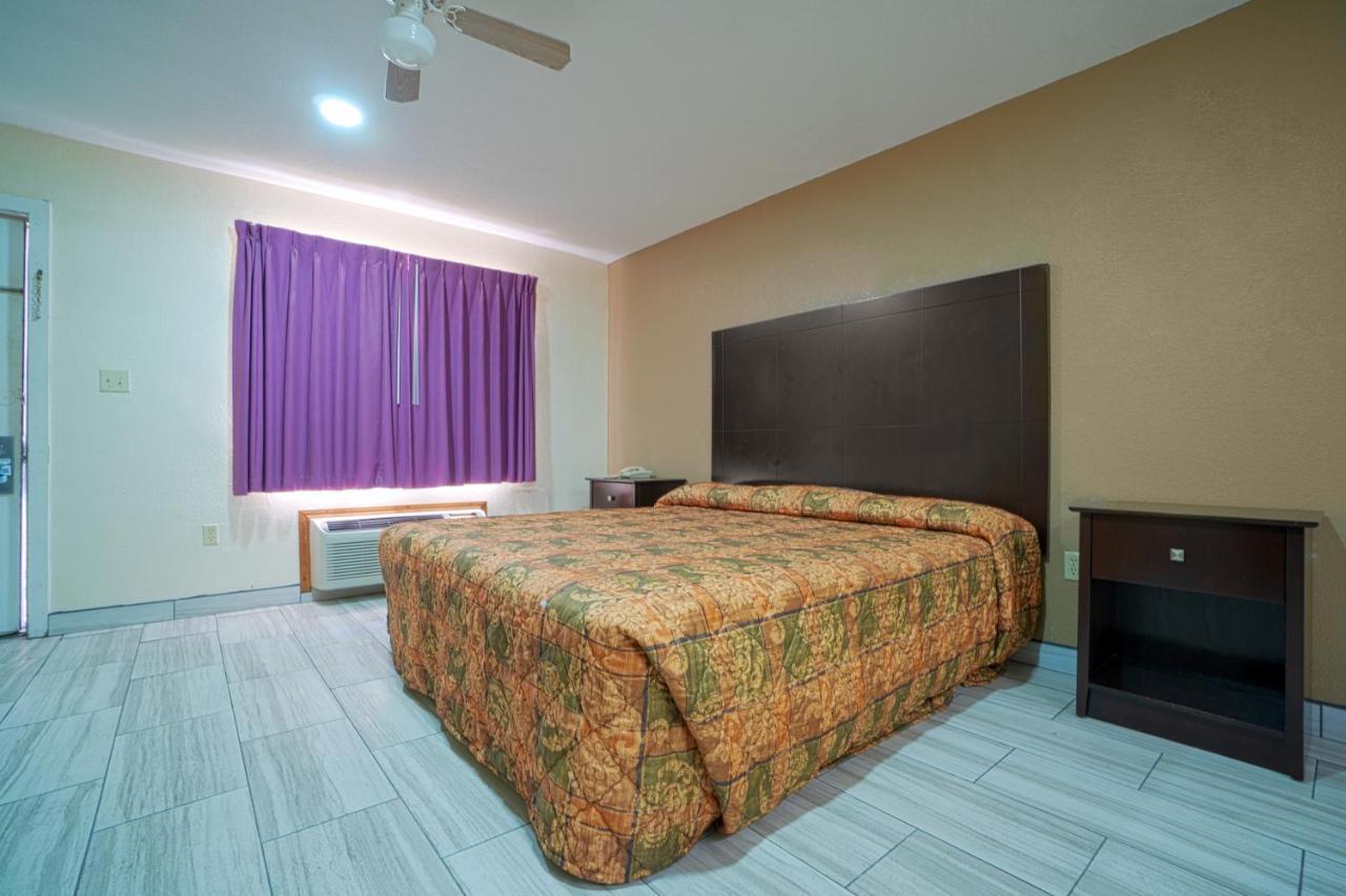 Texas Inn San Benito Near Harlingen Экстерьер фото