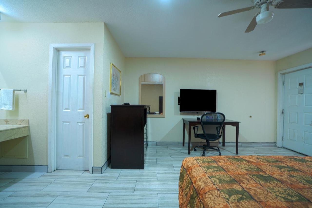 Texas Inn San Benito Near Harlingen Экстерьер фото