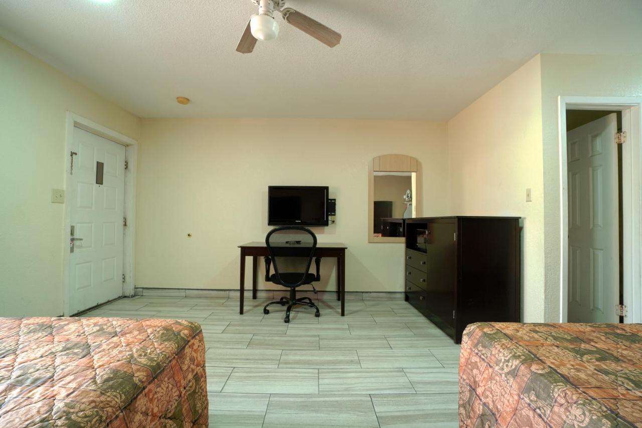 Texas Inn San Benito Near Harlingen Экстерьер фото