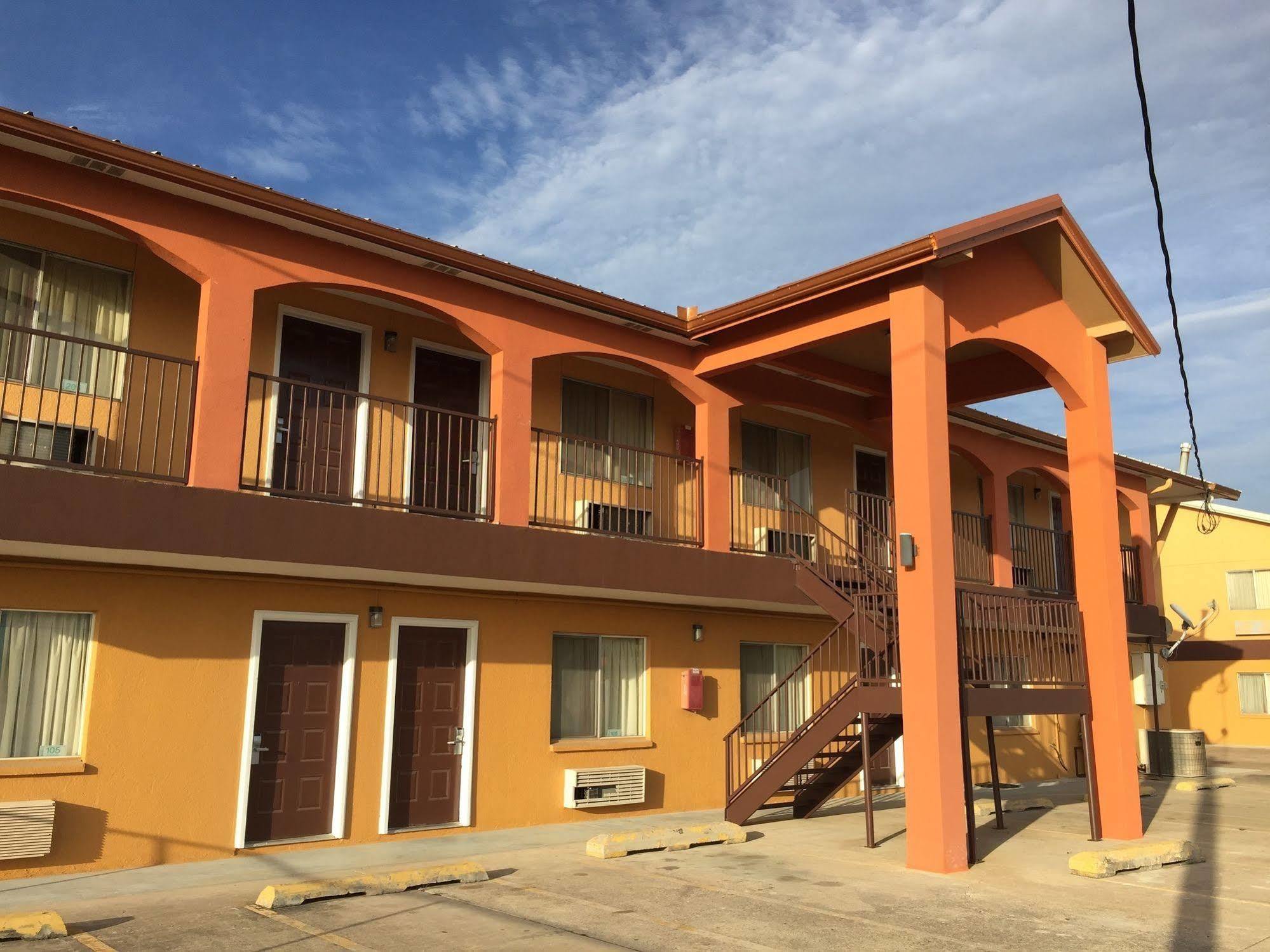Texas Inn San Benito Near Harlingen Экстерьер фото