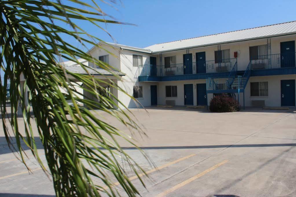 Texas Inn San Benito Near Harlingen Экстерьер фото
